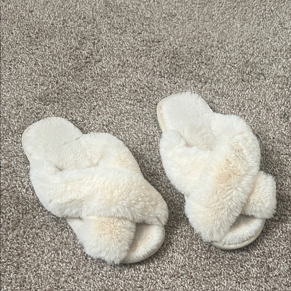 Cozy Cream Fuzzy Slippers